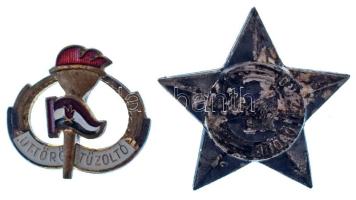 1970-1980 k. "Úttörő Tűzoltó" zománcozott fém jelvény és jelvény (2xklf) (22x24mm és 31x31mm) T:XF patina