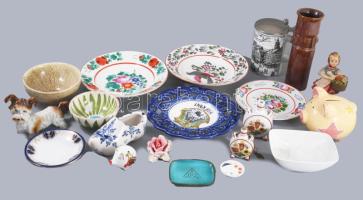 Vegyes sokdarabos porcelán és kerámia tétel, közte Zsolnay, alt wien, stb.