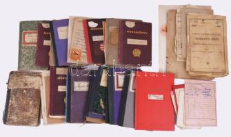 Cipősdoboznyi vegyes okmány tétel: munkakönyvek, tagsági igazolványok, stb.