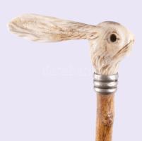 Sétapálca, faragott csont nyúlfej fogóval, kopással, h: 83 cm