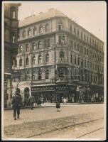 cca 1927-1936 Rákóczi út 73. sz. és a Berzsenyi utca sarka, a sarkon a Rádió Központtal, az épület sarokhomlokzata 1936-ban elomlott, de maga az épület ma is áll, a sarkain törésnyomokkal, 24x18 cm