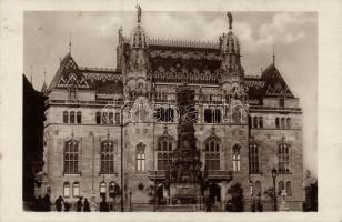 Budapest V. Pénzügyminisztérium és Szentháromság-szobor photo