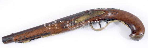 Főúri kovaköves pisztoly. cca 18. sz. második fele, feltehetően német, faragott diófa, bronz szerelék, fában monogrammal, töltővessző hiányzik, csappantyúja törött, h: 36,5 cm. Proveniencia: Haranghy Jenő festőművész gyűjteményéből.