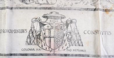 1942 Corporale (vagy korporálé) kölni érsekí címerrel. Belevarrt ereklyével. 50x38 cm 





Jo...