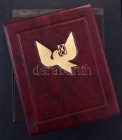 Philswiss levélberakó 23 fekete lappal, oldalanként 2-2 férőhellyel, piros borítóval, tokkal