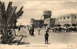 Sfax, Le Boulevard de France / Street, Horse-drawn carriages (EK)
