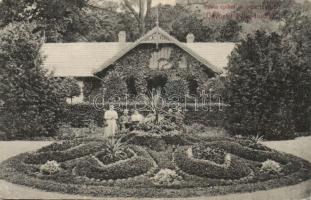 Félixfürdő post office and park