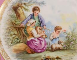 1846 Sévres zsánerjelenetes dísztál a Chateau St. Cloud sorozatból. Jelzett, datált, jelzett továbbá...