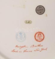 1846 Sévres zsánerjelenetes dísztál a Chateau St. Cloud sorozatból. Jelzett, datált, jelzett továbbá...