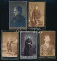 Vegyes fotó tétel, 5 db, magyar műtermek munkáival, közte budapesti (2 db), újpesti, pécsi, és rimaszombati (Andrássy M. műterem), 10x6 cm és 11x6,5 cm közötti méretben