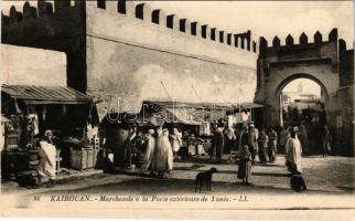 Kairouan, Marchands á la Porte extérieure de Tunis / street, market (vágott / cut)