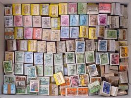 Több ezer db modern magyar bündli, hozzá 2 kis doboz Erzsébet fejen angol bündli és kevés vegyes külföldi, nagy dobozban