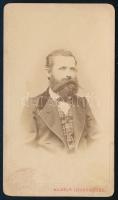 cca 1870-1872 Keresztesi Szende Béla (1823-1882) politikus, honvédelmi miniszter (több kormányban (1872-1882, Szlávy, Bittó, Wenckheim, Tisza Kálmán) portréfotója, keményhátú fotó Liederhoffer Vilmos pesti műterméből, 10x6 cm