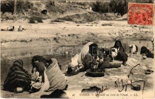 1906 Gabes, Kabes; Laveuses au bord de l'Oued / washerwoman next to the river, wadi, native people. TVC card