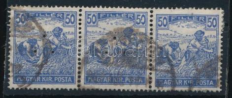 1920 Arató 20f 3-as csík, a bal oldali két bélyeg 3-as lyukasztással, a jobb oldali bélyegkép lejjebb van