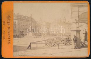 cca 1890-1900 Wien, "Am Hof" tér, a háttérben a Mariensäule-lal, az előtérben ágyúkkal, 6,5x10,5 cm