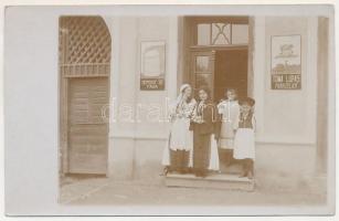 Beszterce, Bistritz, Bistrita; Toma Lupas kenyérsütödéje, pékség / bakery of Toma Lupas. photo (EK)