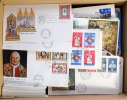 Kb 900-1000 db levél, díjjegyes dobozban