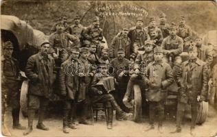 'Kriegsjahr 1914-1917 Rijeka-Montenegro' / Első világháború, osztrák-magyar katonák csoportképe, automobil / WWI Austro-Hungarian K.u.k. military, soldiers' group, automobile. photo (EB)