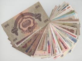 Vegyes 43db-os magyar és külföldi bankjegytétel, közte: Magyarország, Spanyolország, Kolumbia, Venez...