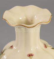 Zsolnay hólyagos testű, aranykontúrozott virágmintás váza, jelzett, hibátlan, m: 15 cm