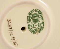 Zsolnay virág mintás gyertyatartó. Kézzel festett, jelzett, hibátlan, m: 14 cm