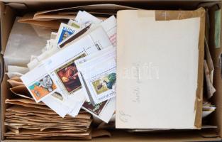 Régi és új magyar forgalmi tasakos rendező cipősdobozban