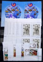 Vegyes tétel 2 közepes és egy kicsi berakóban + bélyegek, emléklapok