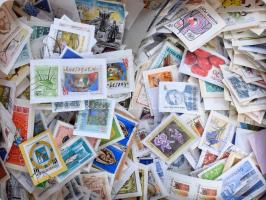 Képes áztatnivaló bélyegek fehér dobozban