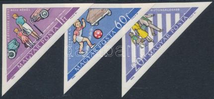 1964 Közlekedjünk szabályosan vágott sor, mind a három értéken elmosódott évszám