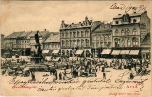 1903 Arad, Szabadság tér, piac, Ipar és Népbank, Adria Biztosító, Kuttn Gyula és Hubatschek T. üzlete. Kerpel Izsó kiadása / square, market, bank, insurance company, shops (vágott / cut)