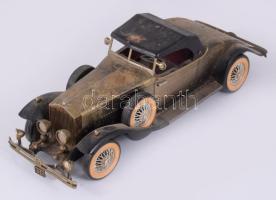 Elemmel működő japán fém játékautó, kis hiánnyal, h: 25 cm