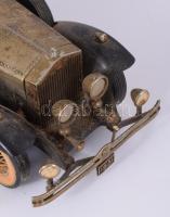 Elemmel működő japán fém játékautó, kis hiánnyal, h: 25 cm