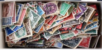 Deutsches Reich pár ezer darab bélyeg teás dobozban