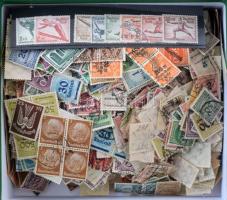 Deutsches Reich sok ezer darab bélyeg zöld papírdobozban