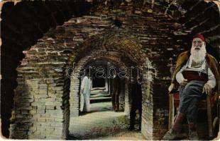 1914 Ada Kaleh, sírcsarnok törökökkel. Montázs Bego Mustafával / Katakomben / catacombs, Turkish men. Montage with Bego Mustafa (Rb)