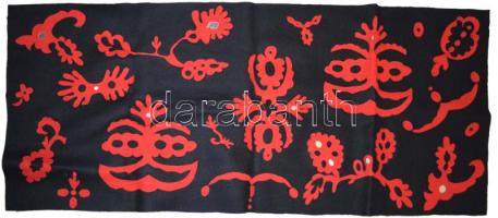 Falvédő szép állapotban, hímzett filc 140x60 cm