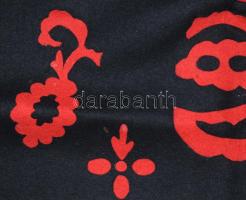 Falvédő szép állapotban, hímzett filc 140x60 cm