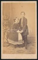 cca 1865 Gyerekek portréja, vizitkártya Mayer György fényképíró pesti műterméből, 10,5x6,5 cm