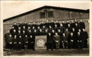 Debrecen (?), 'Hála és köszönet Rákosi Mátyásnak az első magyar alkotmányért!' tábla, katonák csoportja. Berzéki photo (EK)