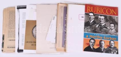 Egy doboznyi papírrégiség gyűjteménymaradvány. Szakirodalmi és történelmi témájú nyomtatványok, újsá...