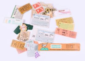 Egy doboznyi papírrégiség gyűjteménymaradvány. Szakirodalmi és történelmi témájú nyomtatványok, újsá...