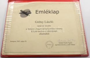 2005 Emléklap Grétsy László részére a Simonyi Zsigmond helyesírási verseny Kárpát-medencei döntőjének alkalmából, díszmappában