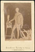 cca 1890-1900 Magyar főnemest (az Aranygyapjas rend lovagja) ábrázoló grafikáról készült fénykép, keményhátú fotó Grünbaum Károly és Társa munkácsi műterméből, 16x11 cm (Ritka!)