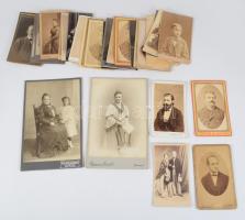30 db vegyes külföldi (cseh, osztrák) műtermekből származó keményhátú fotó, főként vizitkártyák