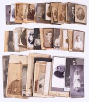 76 db vegyes keményhátú fotó (vizitkártya, kabinetfotó), különféle műtermekből, változó méretben és állapotban