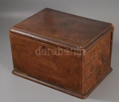 cca 1900 Szecessziós bőrbevonatos széthajtható fiókos szivartartó doboz, fedelében csont szivarvágóv...