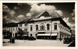 Rimaszombat, Rimavská Sobota; Három Rózsa szálloda, étterem és kávéház, Melczer Pál üzlete, Galtol benzinkút, autók. Csefo László kiadása / hotel, restaurant and café, shops, petrol pump, automobiles