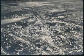 1935 Szombathely látképe, M. Kir. Légügyi Hivatal pecsétjével, kissé hajlott, 10,5x16 cm