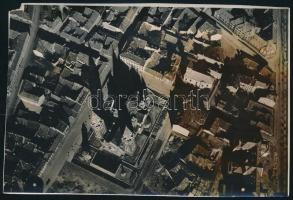 1937 Szeged látképe, légifotó, M. Kir. Légügyi Hivatal pecsétjével, kissé hajlott, színeződött, sh., 11x16 cm